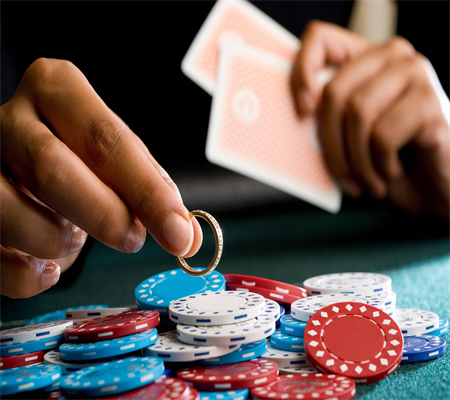 Đan Negreanu Đụng Phải 